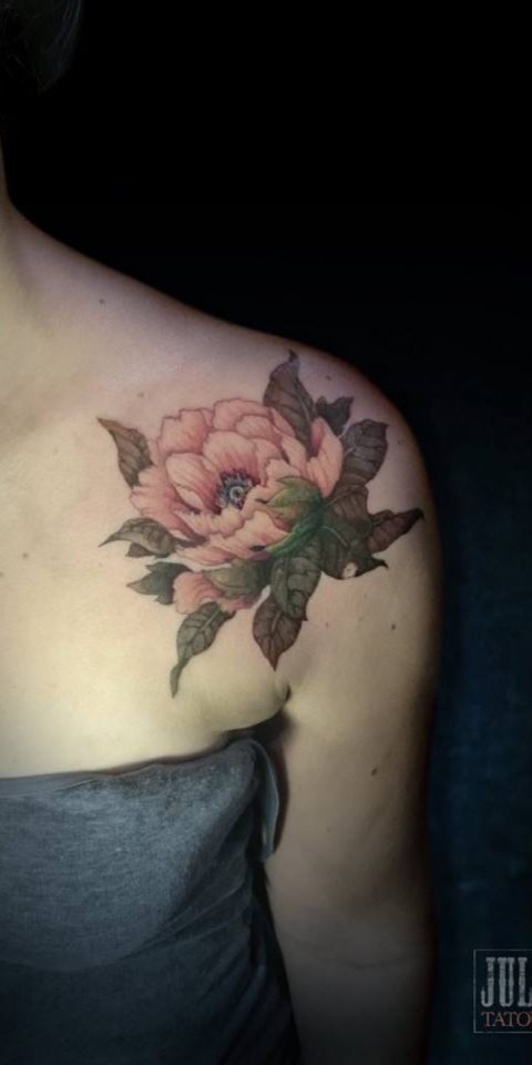 tatouage-femme-fleur_julien_liem_tatouage