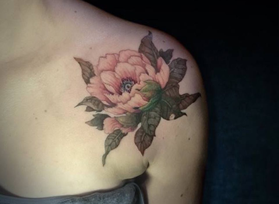 tatouage-femme-fleur_julien_liem_tatouage